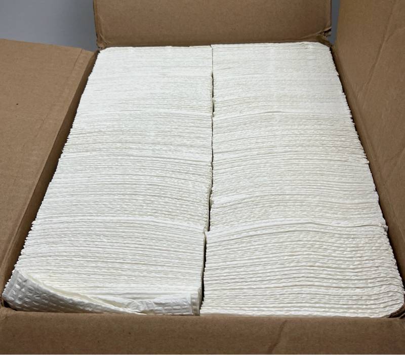 lot 200 image: TIDI Disposable Patient Bibs Towels 500 Count