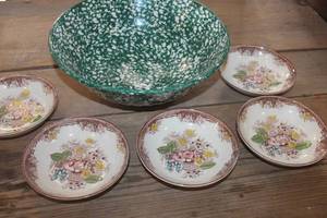 lot 1383 image: Made in Japan Berry Bowls and More