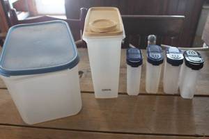lot 1385 image: Vtg. Tupperware Spice Containers & More
