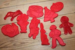 lot 1390 image: Vintage Cookie Cutters