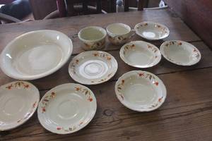 lot 1392 image: Vtg. Hall Jewel Tea Pie Plates, Berry Bowls & More
