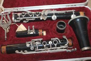 lot 1401 image: King Clarinet wCarrying Case