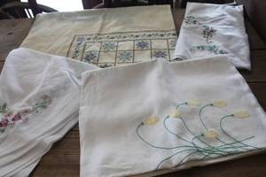 lot 1406 image: Vintage Tableclothes