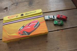 Vtg. Redlines 1969 Hot Wheels & More w/Carrying Case