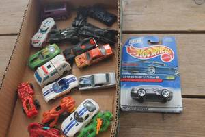 lot 1431 image: Vintage Hot Wheels and More