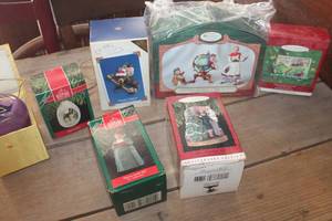 lot 1440 image: IOB Vtg. Hallmark Ornaments & More