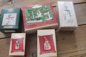 lot 1442 image: IOB Vtg. Hallmark Snowman Ornaments