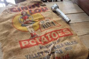 lot 1447 image: Vtg. Cindy Lou Burlap Bag and Flashlight untested