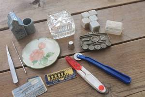 lot 1448 image: Vtg. Belt Buckle, Trinket Box and More