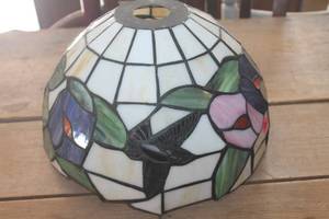 lot 1449 image: Vtg. Stain Glass Hummingbird Light Shade 12 wide