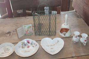 lot 1453 image: Vtg. Made in Japan Candle Holders & More