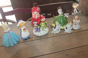 lot 1458 image: Vtg. Made in Japan Angel Figurines and More