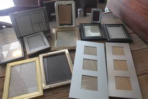 lot 1469 image: Lot of Various Sized Picture Frames