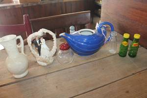 lot 1474 image: Vtg. Squirt S&P Shakers and More