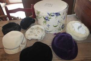 lot 1476 image: Vintage Hats and Hat Box