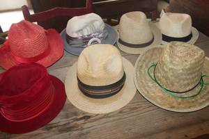 lot 1478 image: Lot of Vintage Hats