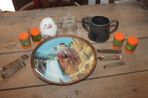 lot 1487 image: Vintage S&P Shakers, Bottle Openers and More