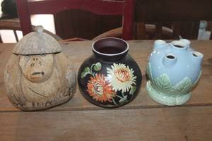 lot 1488 image: Vtg. Japan Blue Flower Frog and More