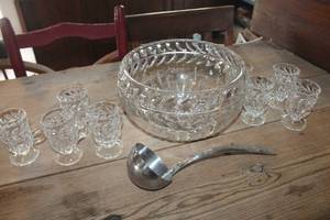lot 1493 image: Vintage Glass Punch Bowl, Cups and Ladle