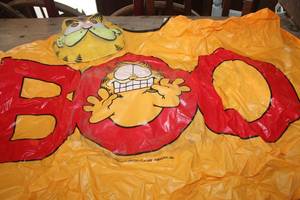 lot 1501 image: Vintage Garfield Costume