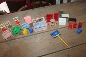 lot 1502 image: Vintage Doll Furniture and More