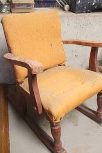 lot 1522 image: Vintage Childs Rocking Chair