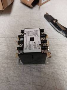 lot 19733 image: HIITIO 4-Pole 40A 120V Definite Purpose Contactor - Retail $18