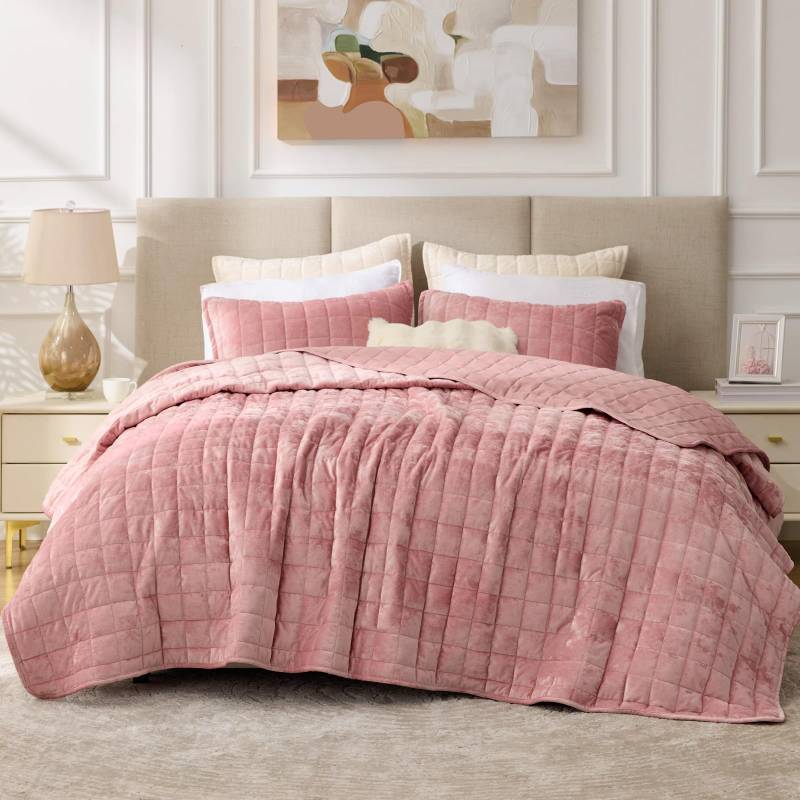 lot 62200 image: BEDELITE Velvet Quilt Set Queen Size - Luxury Velvet Comforter Bedding Set 3 Pieces, Lightweight Soft Cozy Rose Pink Oversized Bedspread Coverlet for All Seasons  - Retail $80