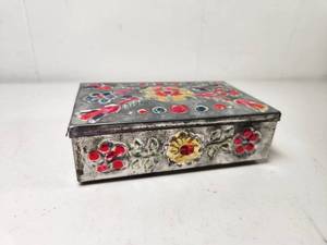 lot 86 image: Mexican Silver Repousse Floral Trinket Box