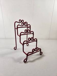 lot 146 image: Burgundy Wire 4-Tier Plate Display Stand