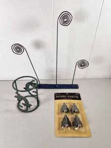 lot 154 image: Metal Photo Holder Stand, Lizard Candle Holder & Decorative Box Feet Set