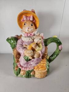 lot 161 image: Fitz and Floyd Omnibus Bunny Mother and Baby Teapot - READ