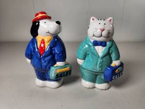 lot 162 image: Ceramic Salesperson Dog and Cat Salt and Pepper Shakers