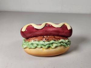 lot 166 image: Ceramic Hot Dog Salt and Pepper Shaker Set