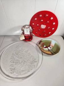 lot 174 image: Holiday Home Decor and Kitchenware Lot