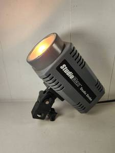 lot 208 image: Photogenic StudioMax PG4001-ML AC Studio Strobe Flash Works