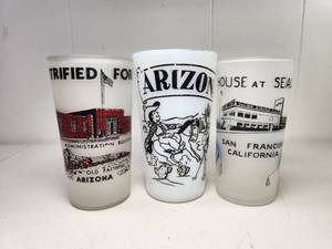 lot 221 image: Souvenir Frosted Glass Tumbler Set - Arizona & San Francisco