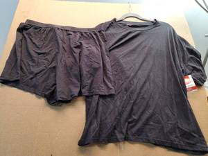 lot 38009 image: Hanes Originals Supersoft T-Shirt and Boxer Set, 2X - Retail $20
