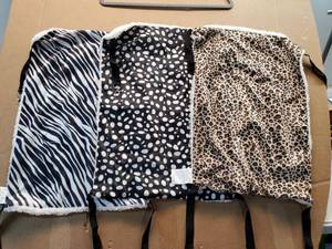 lot 38019 image: Animal Print Small Pet Hanging Pouches Set of 3 for Small Dogs - Retail $15