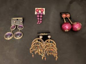 lot 3 image: Fashion Earrings Collection Set