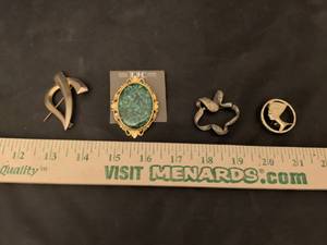 lot 10 image: Mixed Jewelry Lot - Brooches, Pins and Egyptian Motif Pieces