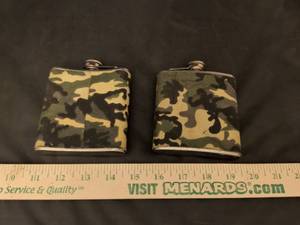 lot 11 image: Camouflage Pattern Hip Flask Set