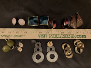 lot 14 image: Mixed Style Earring Collection Set