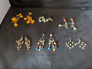 lot 17 image: Collection of 6 Pairs of Dangle Drop Earrings