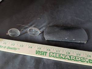 lot 19 image: Small Oval Wire Frame Spectacles with Case