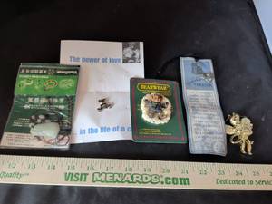 lot 29 image: Mixed Novelty Jewelry and Collectibles Lot