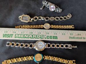 lot 62 image: Lot of 5 Womens Fashion Bracelet Watches
