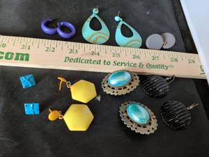 lot 80 image: Mixed Costume Earrings Collection - 6 Pairs