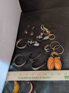 lot 84 image: Mixed Lot of Costume Earrings