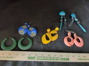 lot 91 image: Lot of 4 Pairs Bold Colorful Fashion Earrings